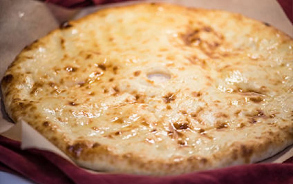 Пирог с начинкой из кеты и сыра