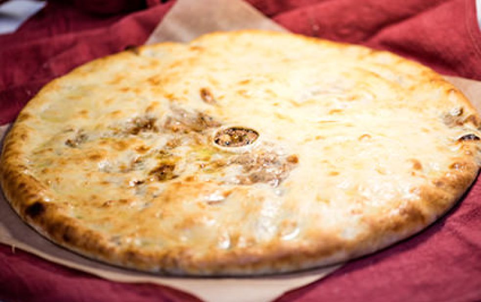Национальный осетинский пирог с фасолью и специями