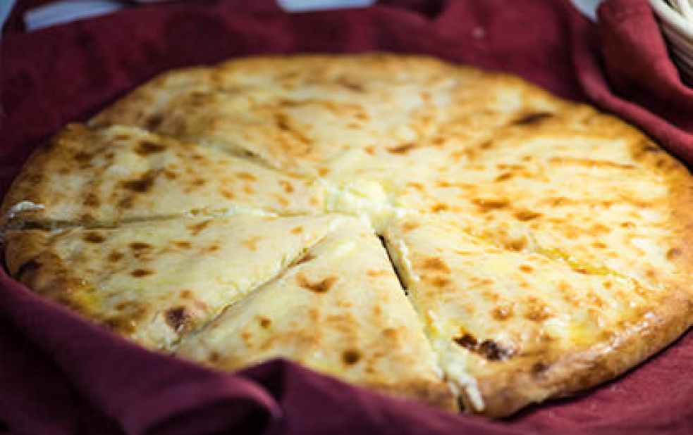 Национальный осетинский пирог с картофелем и сыром